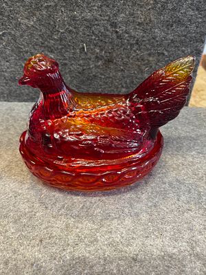 Vintage L.E. Smith Amberina Glass Hen on Nest Lidded Dish. This is a vintage pressed glass 