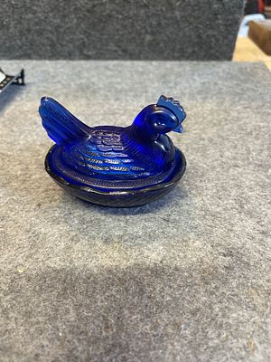 Viking Glass Cobalt Blue Miniature Hen on Nest Covered Dish. This miniature hen on nest covered 