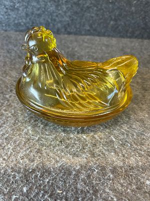 Vintage Miniature Amber Pressed Glass Hen-on-Nest Lid. A miniature pressed glass lid depicting a 