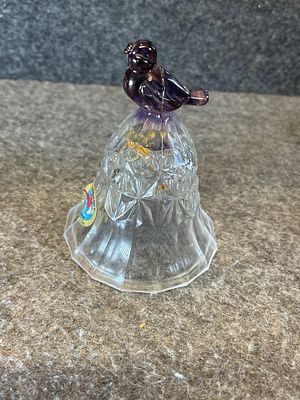 Hofbauer The Byrdes Collection Lead Crystal Bell with Amethyst Cardinal Handle. A vintage lead 