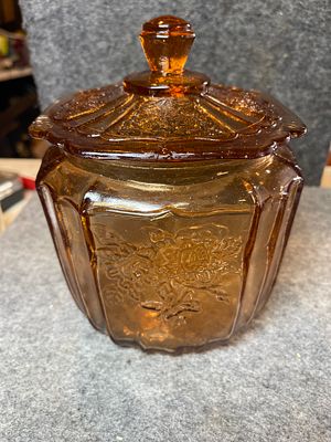 Federal Glass Sharon Pattern Amber Depression Glass Covered Biscuit Jar. This amber-colored 