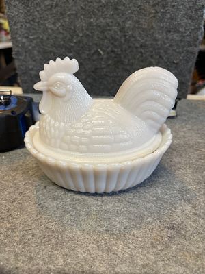 Westmoreland White Milk Glass Rooster on Wide Rib Nest Covered Dish. A vintage two piece covered 