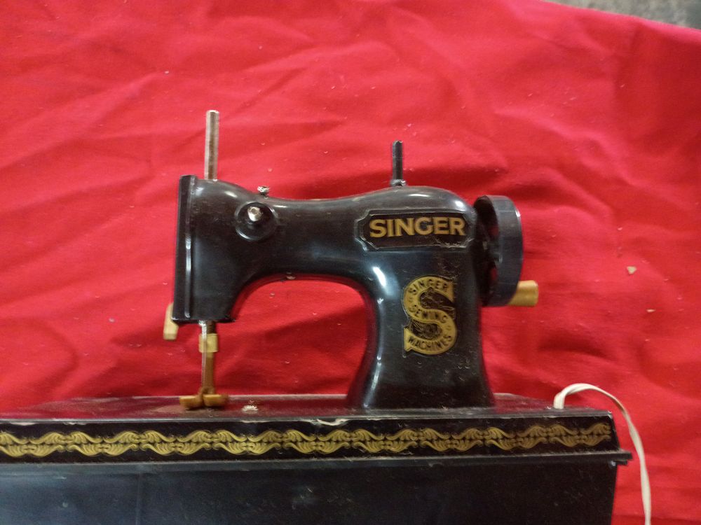 Lot 63: Vintage Singer Battery Operated Toy Sewing Machine with Foot Pedal