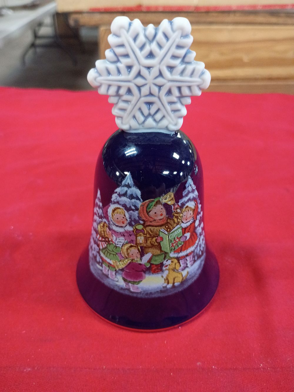 Lot 93: Commemorative Cobalt Blue Porcelain Christmas 1987 Snowflake Bell