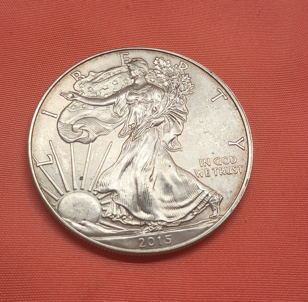Lot 102: 2015 US One Dollar 1 oz Fine Silver Eagle Coin
