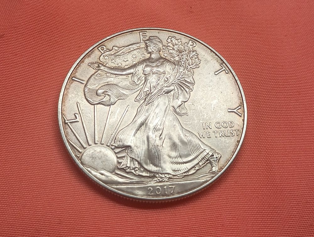 Lot 104: 2017 US American Silver Eagle One Dollar Bullion Coin