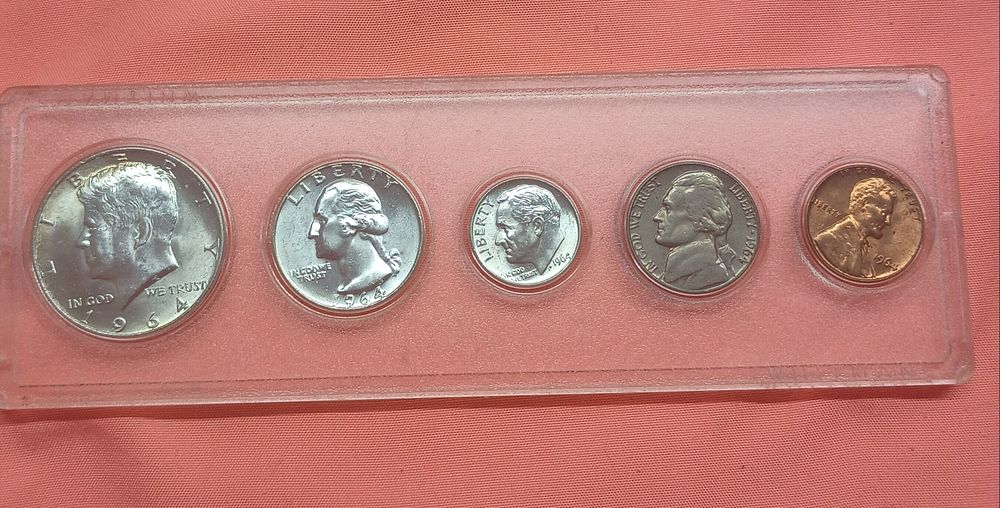 Lot 107: A Collection of 1964 US Coins in Plastic Holder