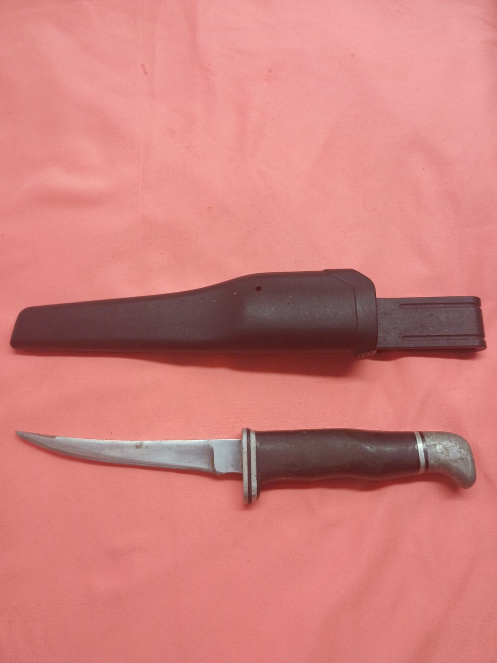 Lot 109: Buck 118 Personal Fixed Blade Hunting Knife with Synthetic Sheath