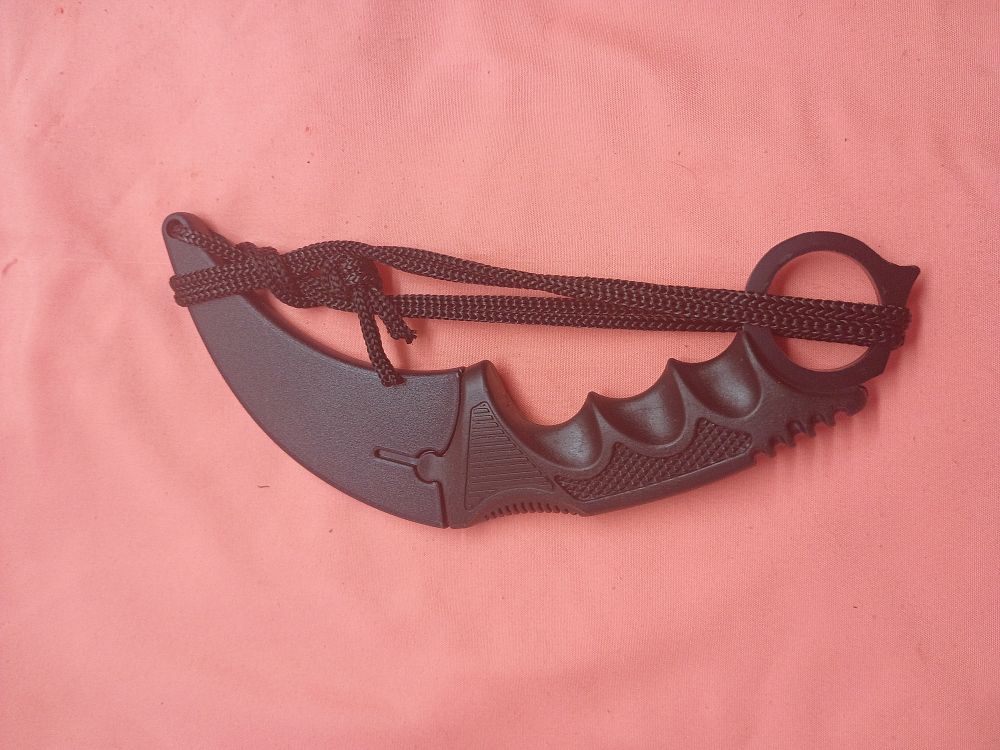 Lot 115: 440 Stainless Steel Tactical Karambit Fixed Blade Knife with Sheath