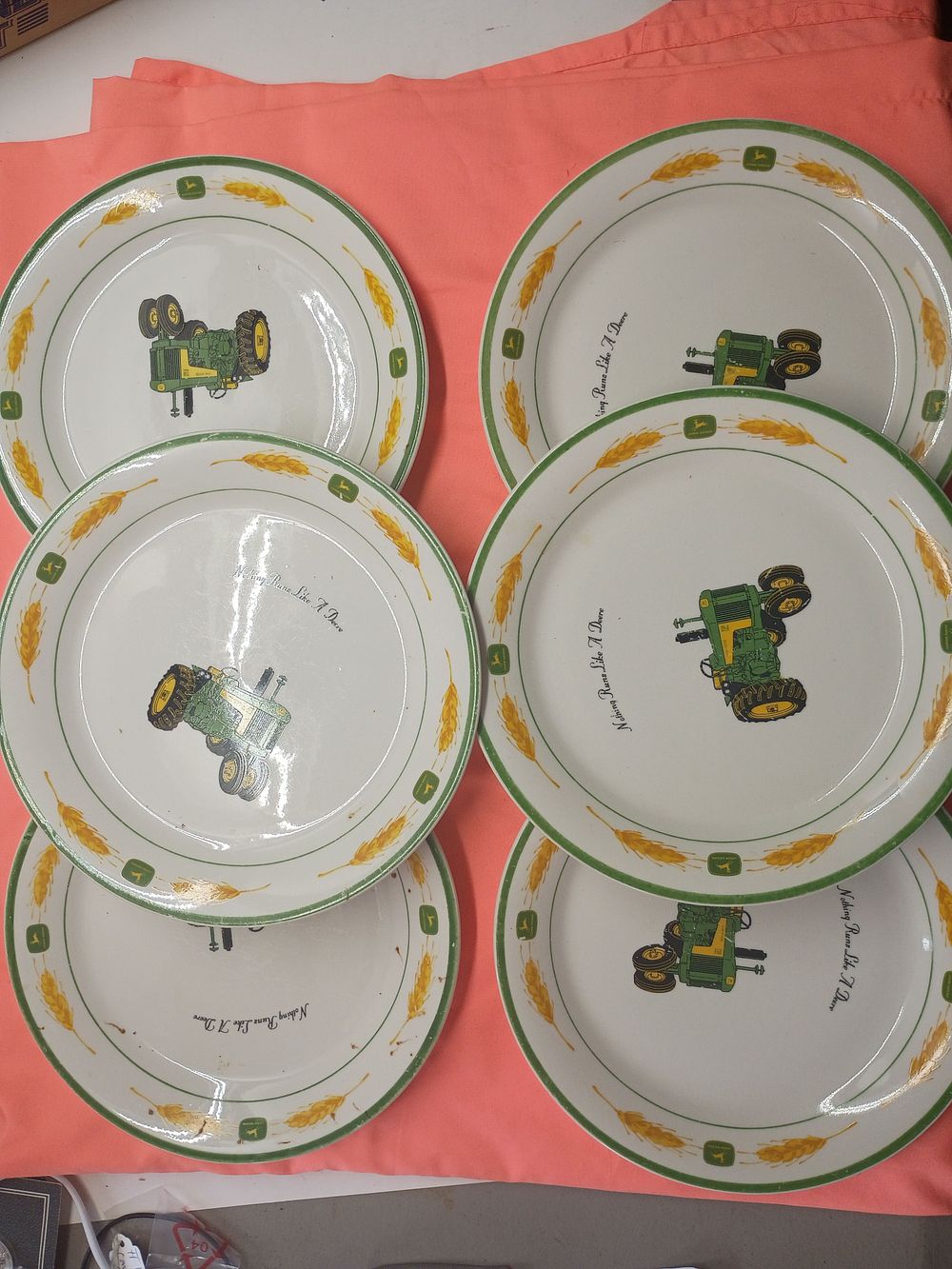 Lot 118: A Set of Six Gibson John Deere Amber Waves Dinner Plates