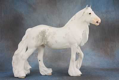 Vanner Mare - Mold # 811 - Lot number 16 is the gorgeous new Vanner Mare, Breyer mold #811. 