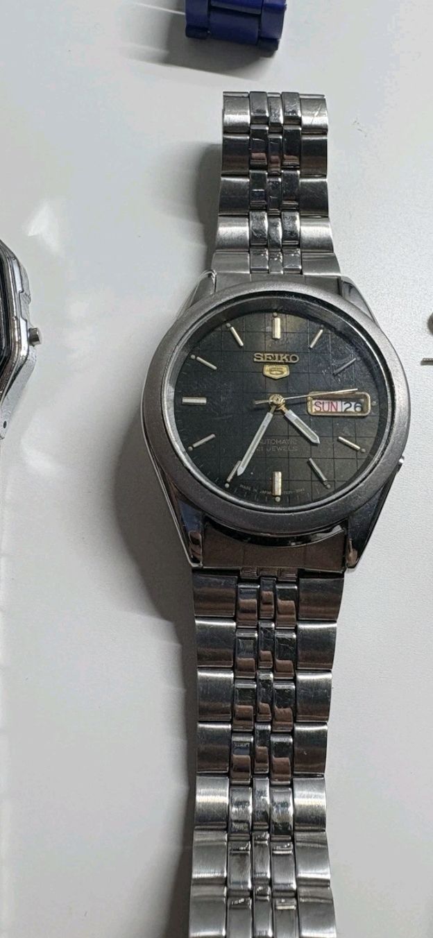 Buy Sell Trade Auction House | Auction 80 | Weekly auction all lots start &pound;1 no reserve collection or delivery watches vintage books gold sovereigns silver antiques lots added daily