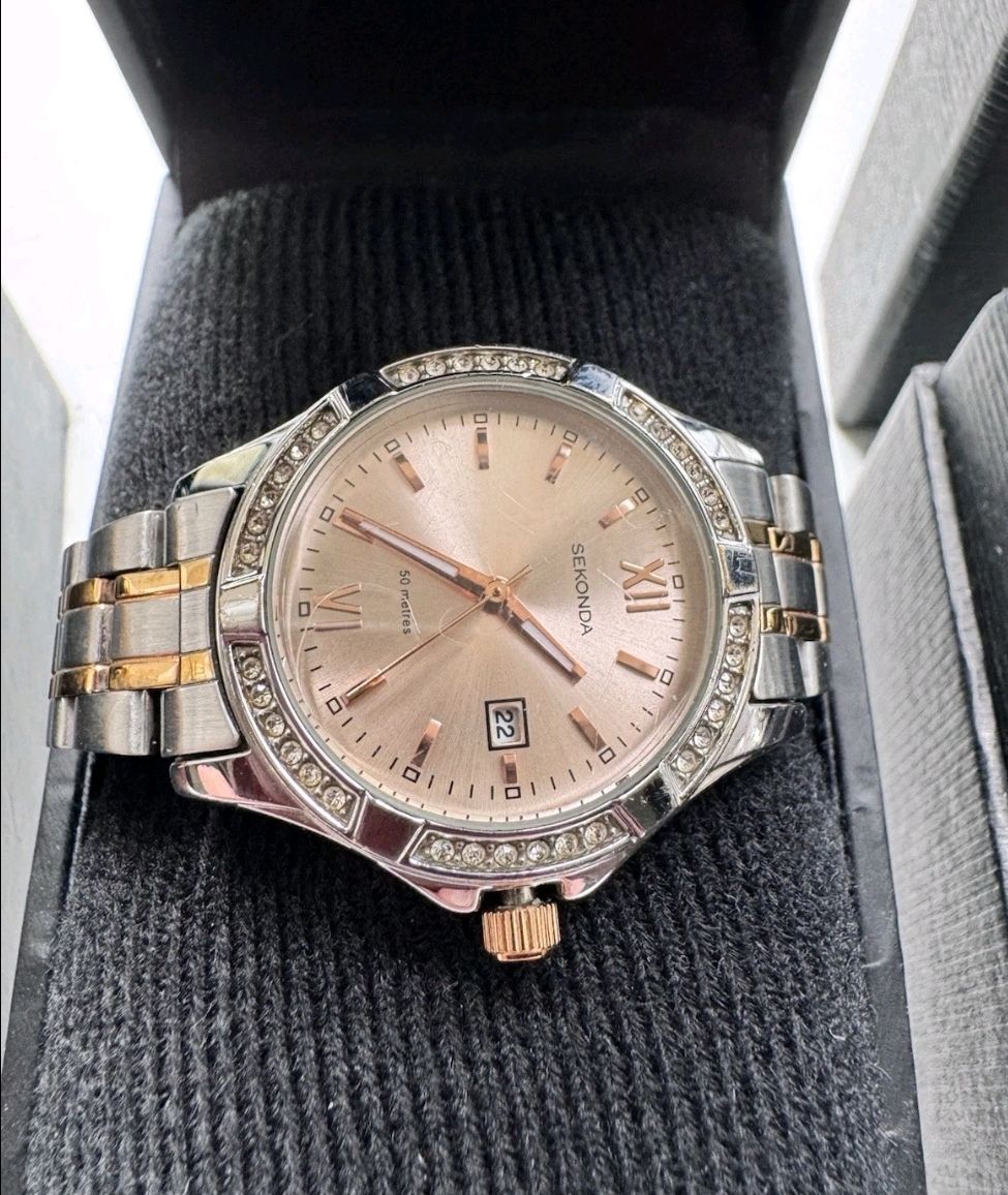 Buy Sell Trade Auction House | Auction 95 | midweek auction all lots start &pound;1 no reserve collection or delivery watches gold sovereigns silver antiques lots added daily