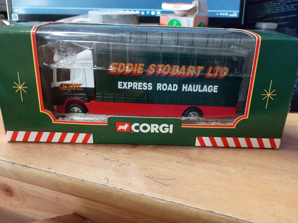 Buy Sell Trade Auction House | Auction 106 | main auction 400 plus lots all lots start &pound;1 no reserve collection or delivery Star wars jewellery miltary badges watches vintage books gold sovereigns silver antiques lots added daily