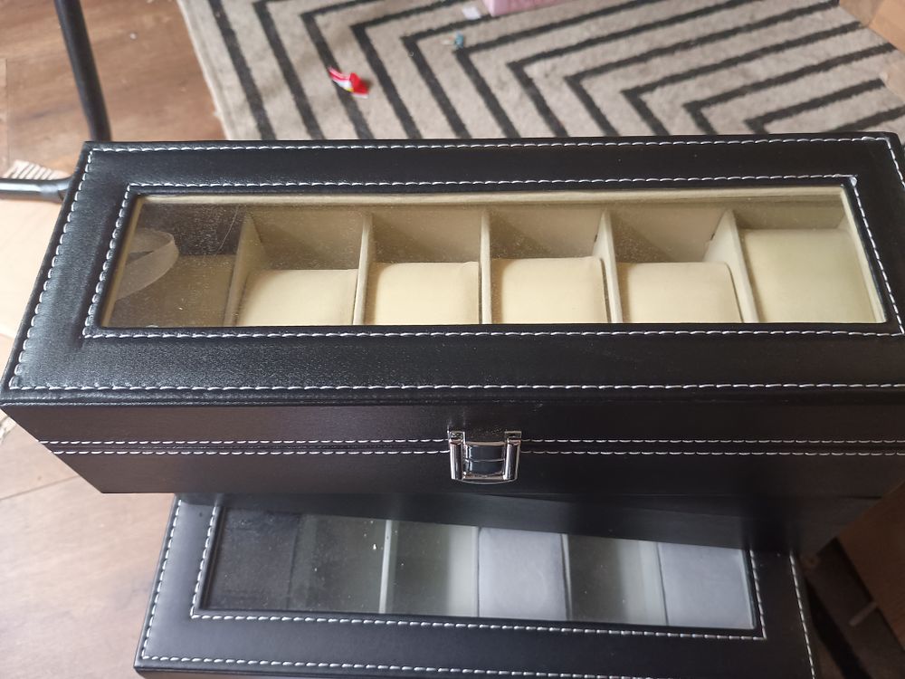 midweek auction all lots start £1 no reserve collection or delivery stamps   watches gold sovereigns silver antiques lots added daily