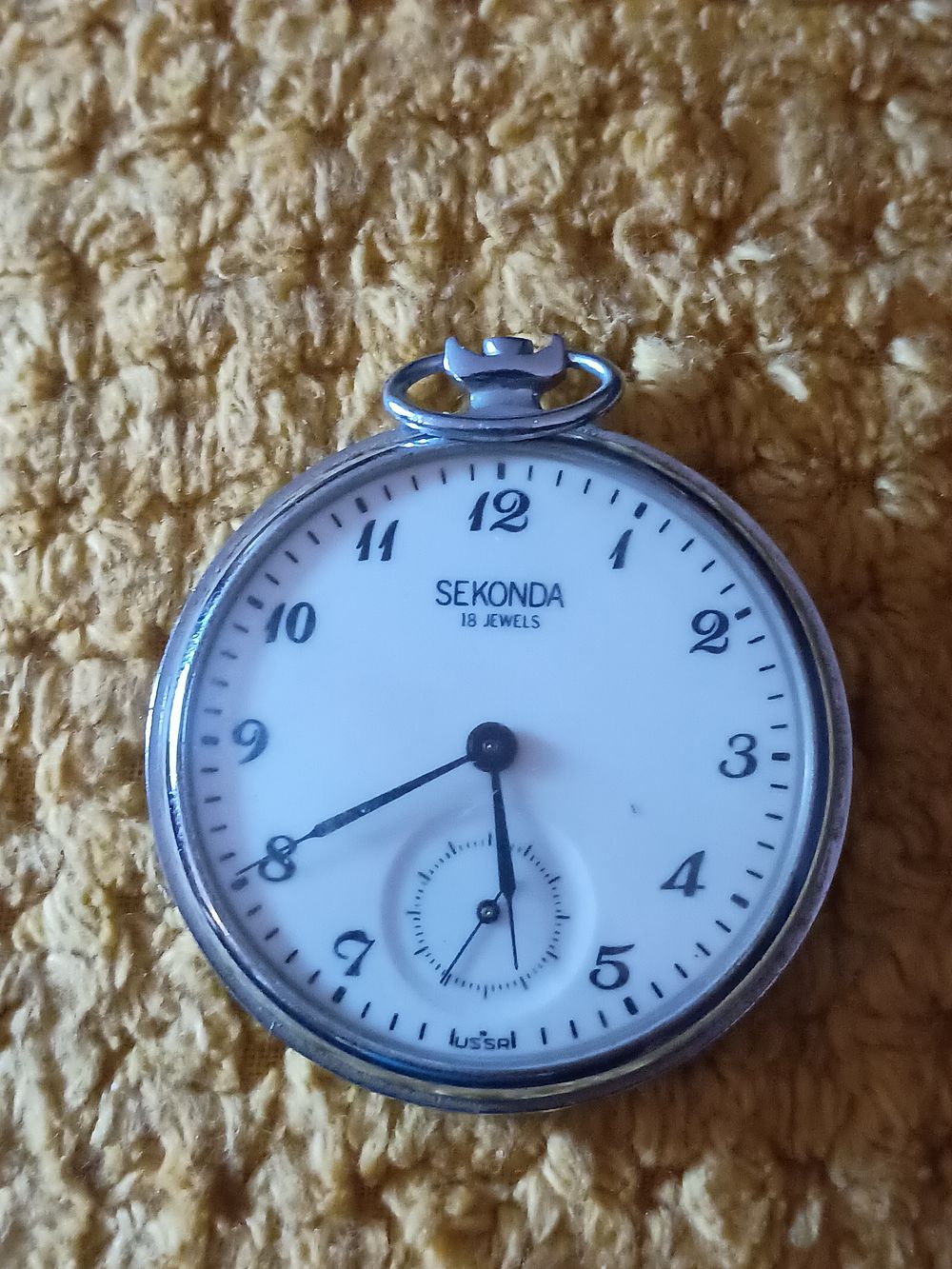 Buy Sell Trade Auction House | Аукцион 115 | main auction 400 plus lots all lots start &pound;1 no reserve collection or delivery Star wars jewellery military badges watches vintage books gold sovereigns silver antiques lots added daily