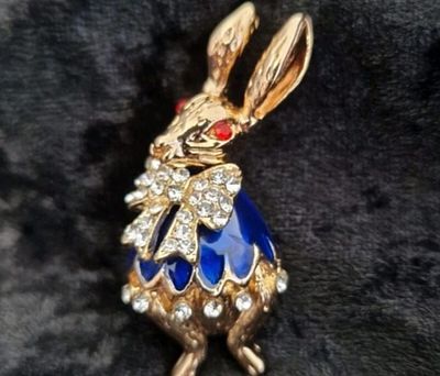 Alice in Wonderland broach