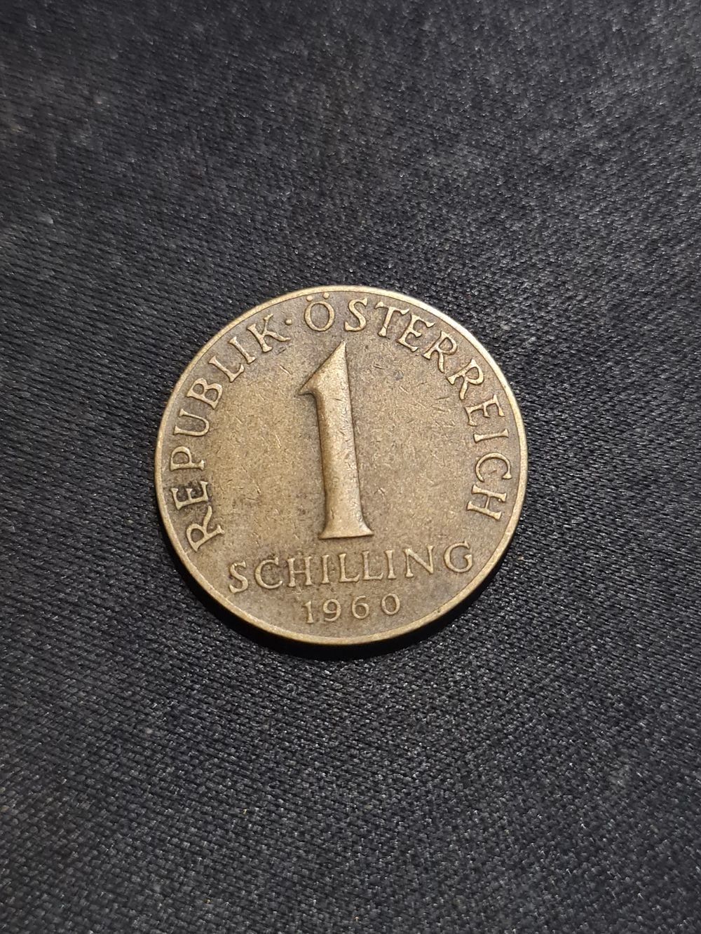 Lot 227: Vintage 1960s coin