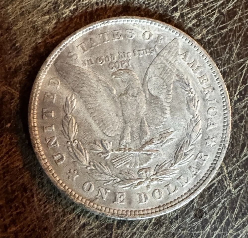 Lot 239: Us morgan dollar silver
