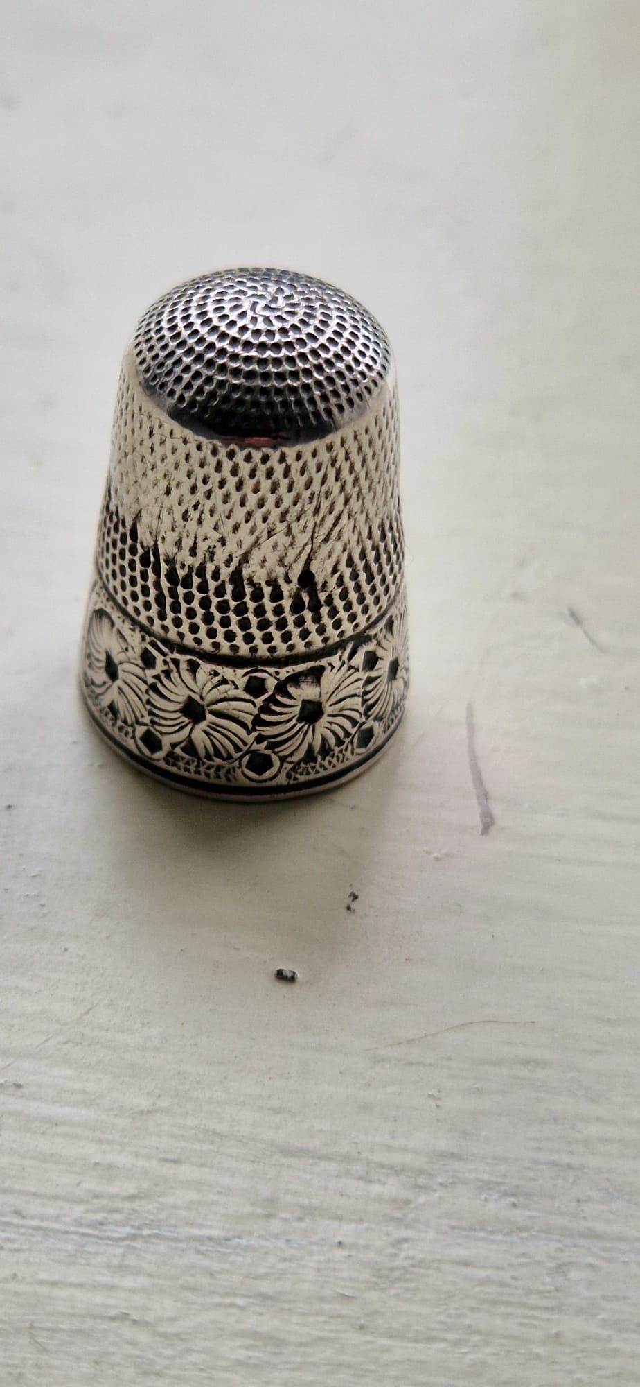 Lot 5b: Sterling silver thimble