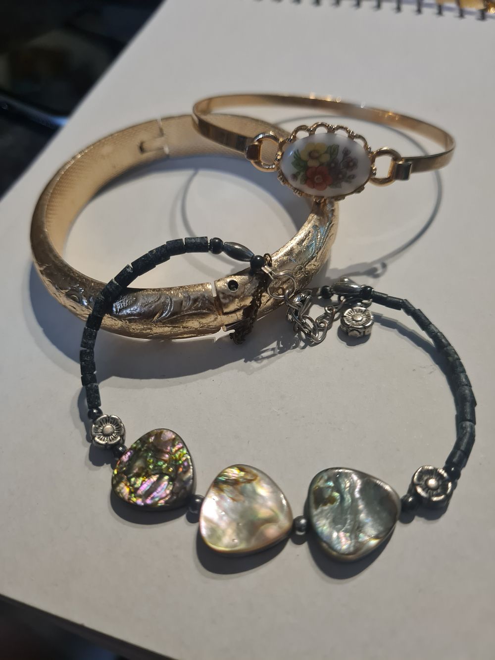 Lot 31a: Collection of bangles