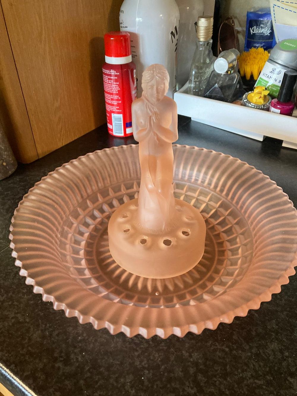 Lot 13a: 1 pink depression glass float lady an dish