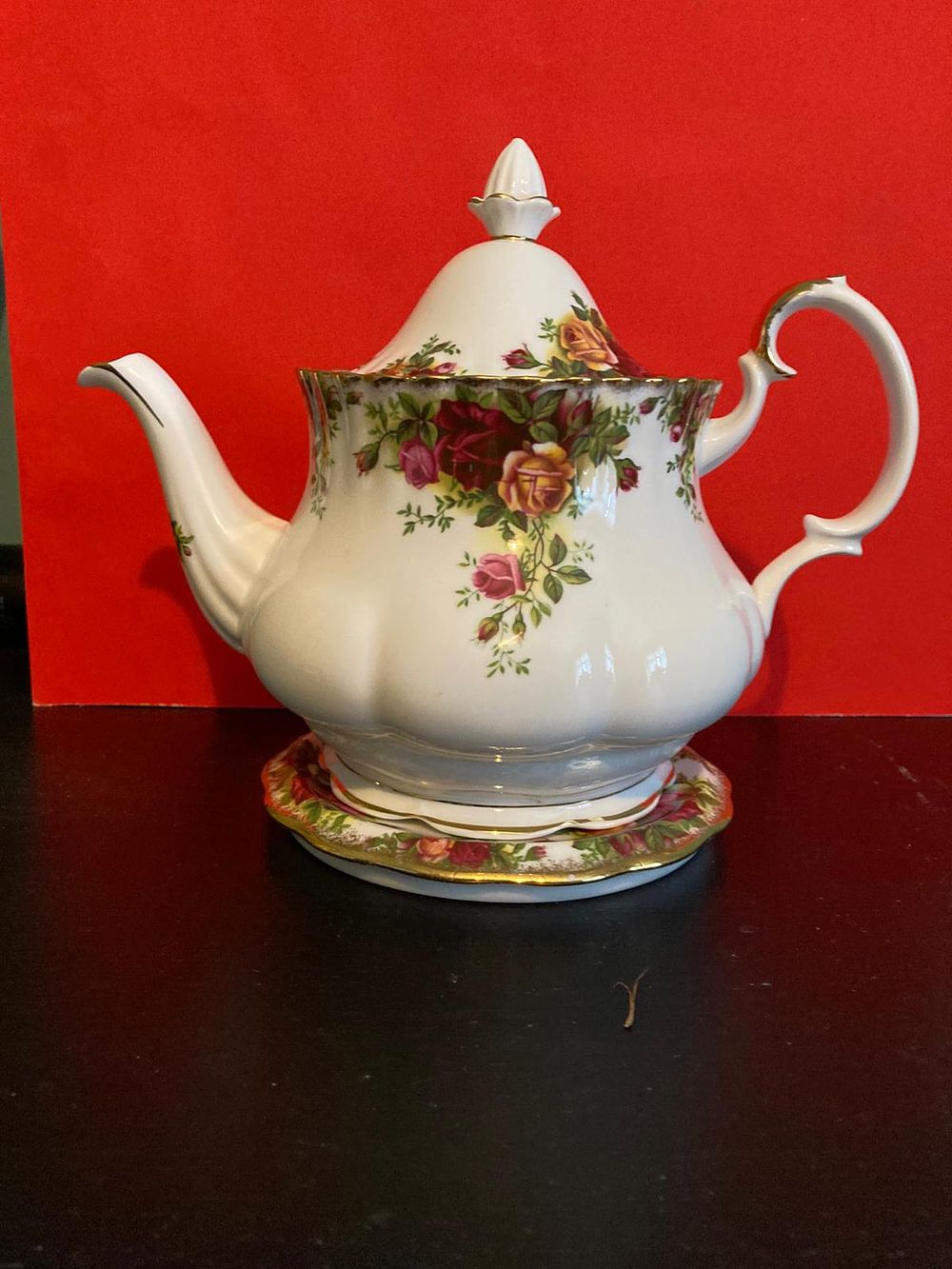 Lot 33d: Royal albert teapot