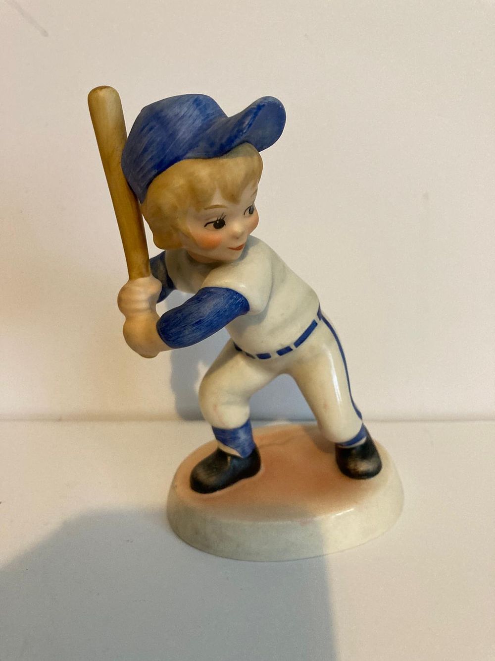 Lot 13u: Rare hummels baseball.player