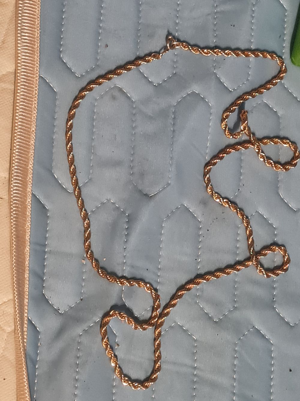 Lot 66l: Large 9ct gold chain plated