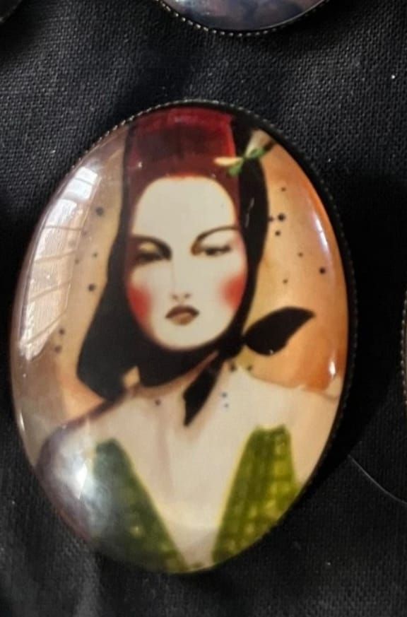 Lot 139: Cameo brooch