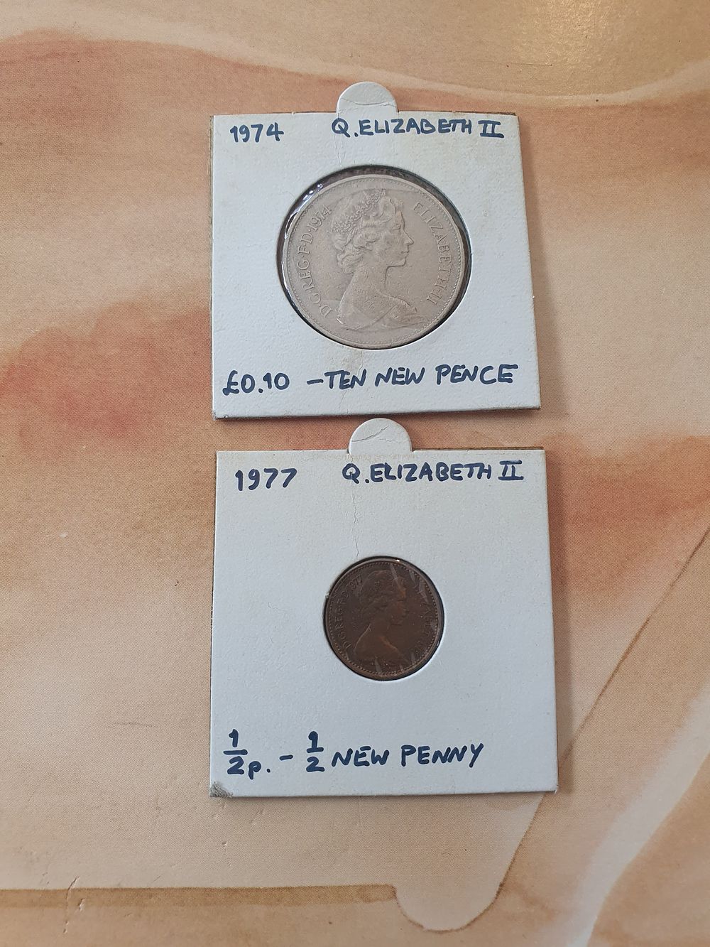 Lot 161: 2 vintage cased coins set