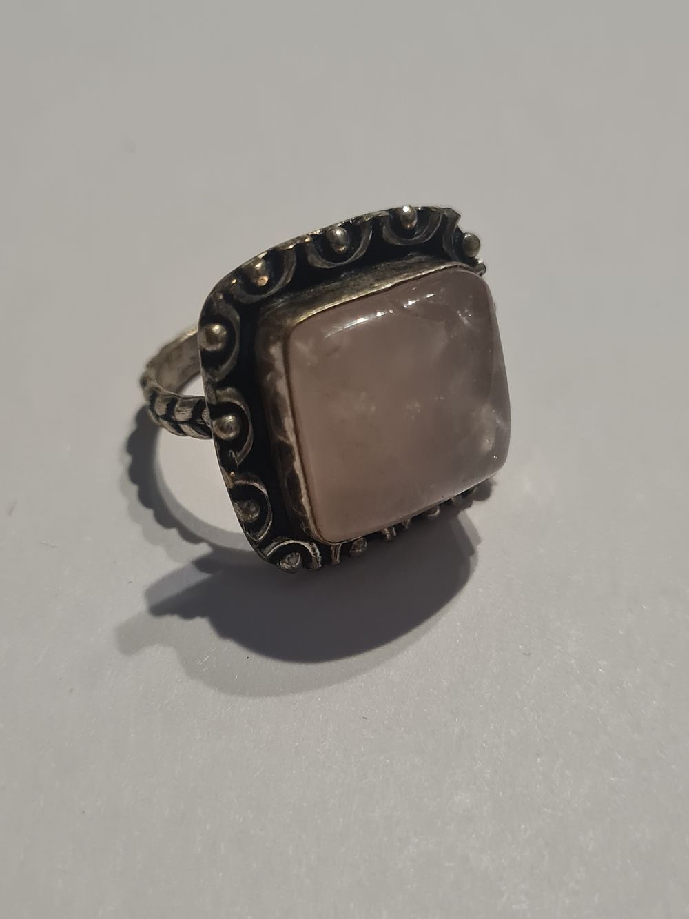 Lot 164: Vintage ladies ring