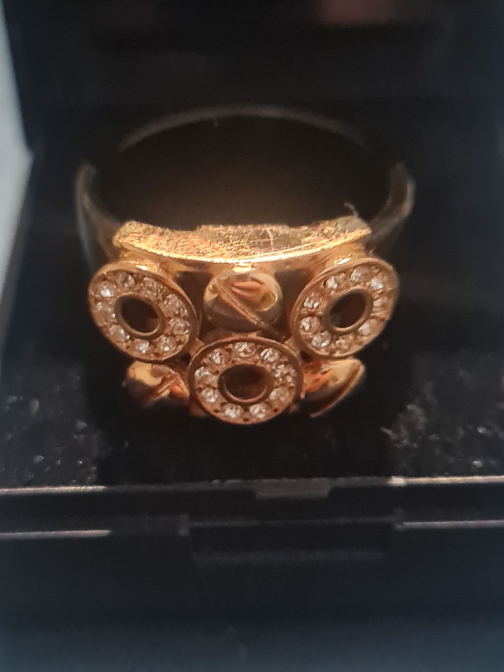 Lot 251: Large ladies ring