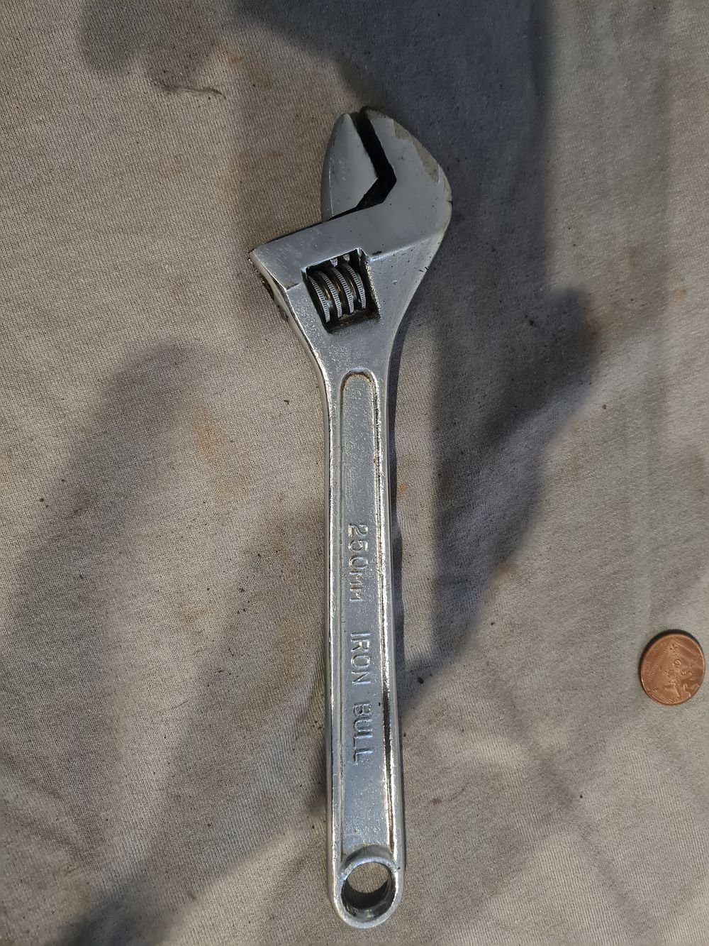 Lot 259: 250mm iron bull