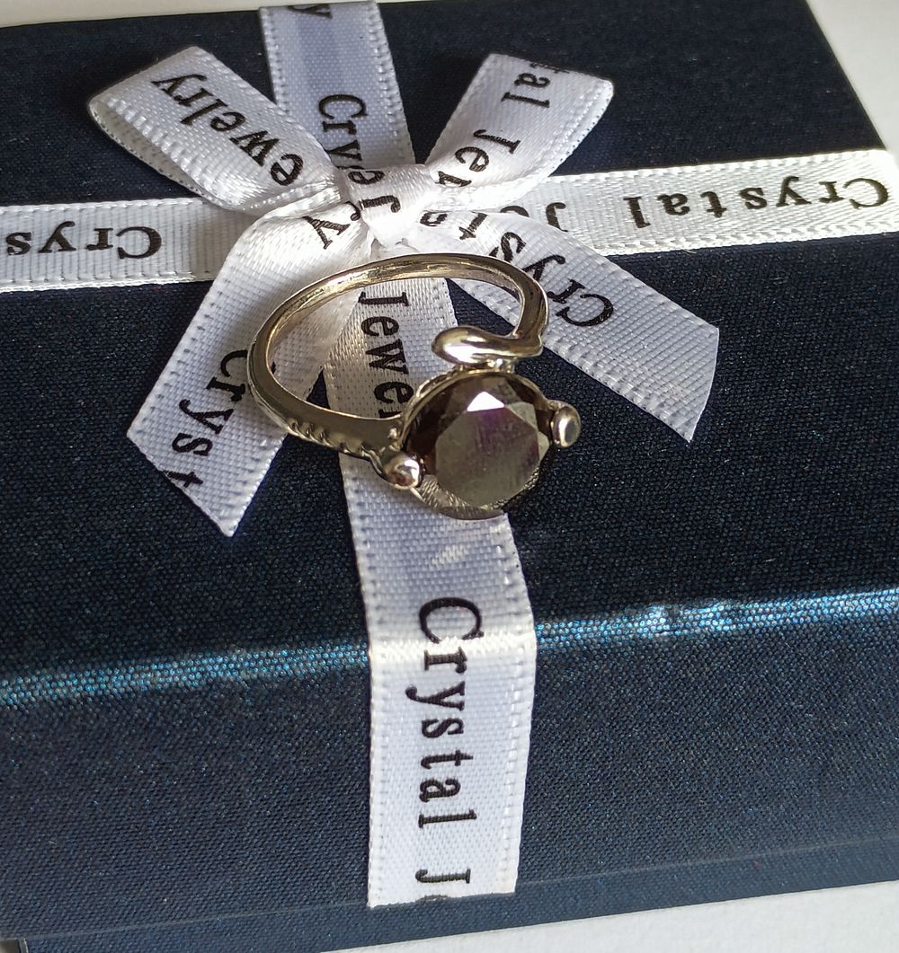 Lot 317: Black stone Ring