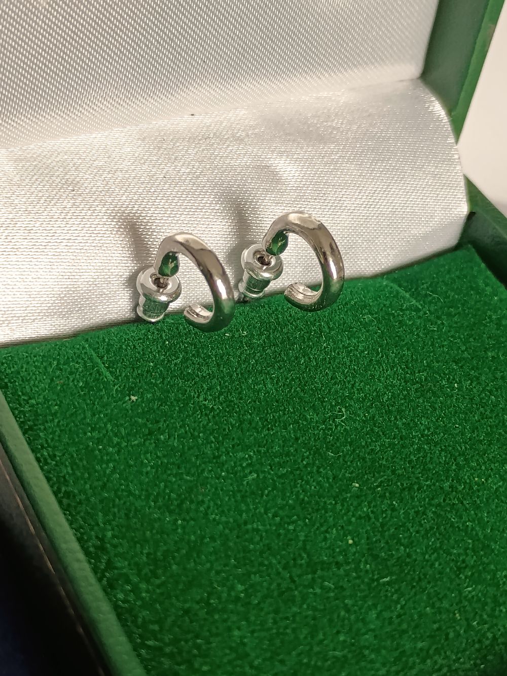 Lot 352: Solid earrings