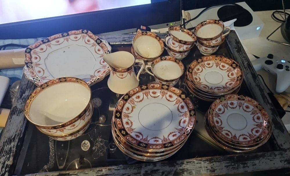 Lot 380: Large vintage set of royal albert