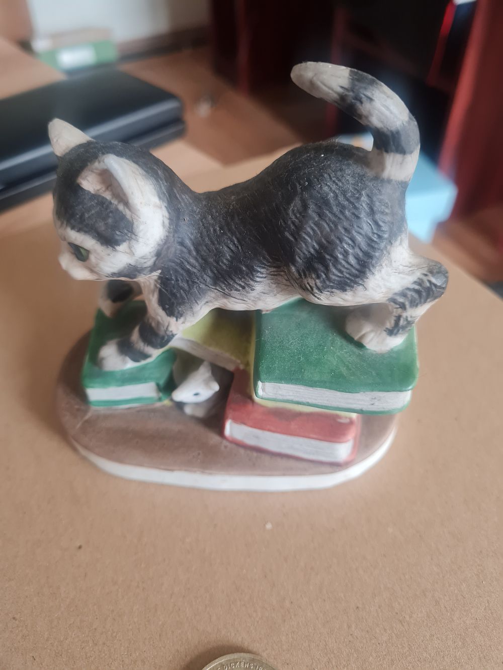 Lot 117q: Leonardo cat