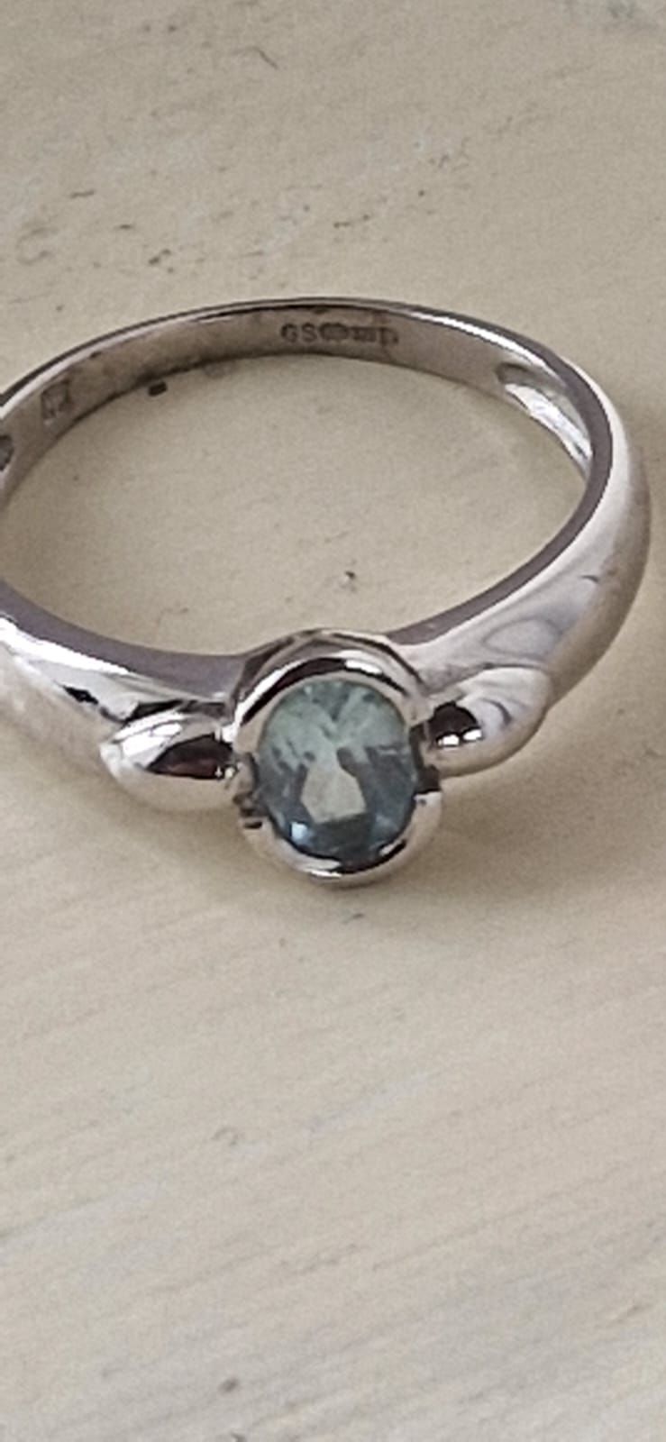 Lot 100y: 9ct white gold,  blue topaz. Size N 2.1 grms