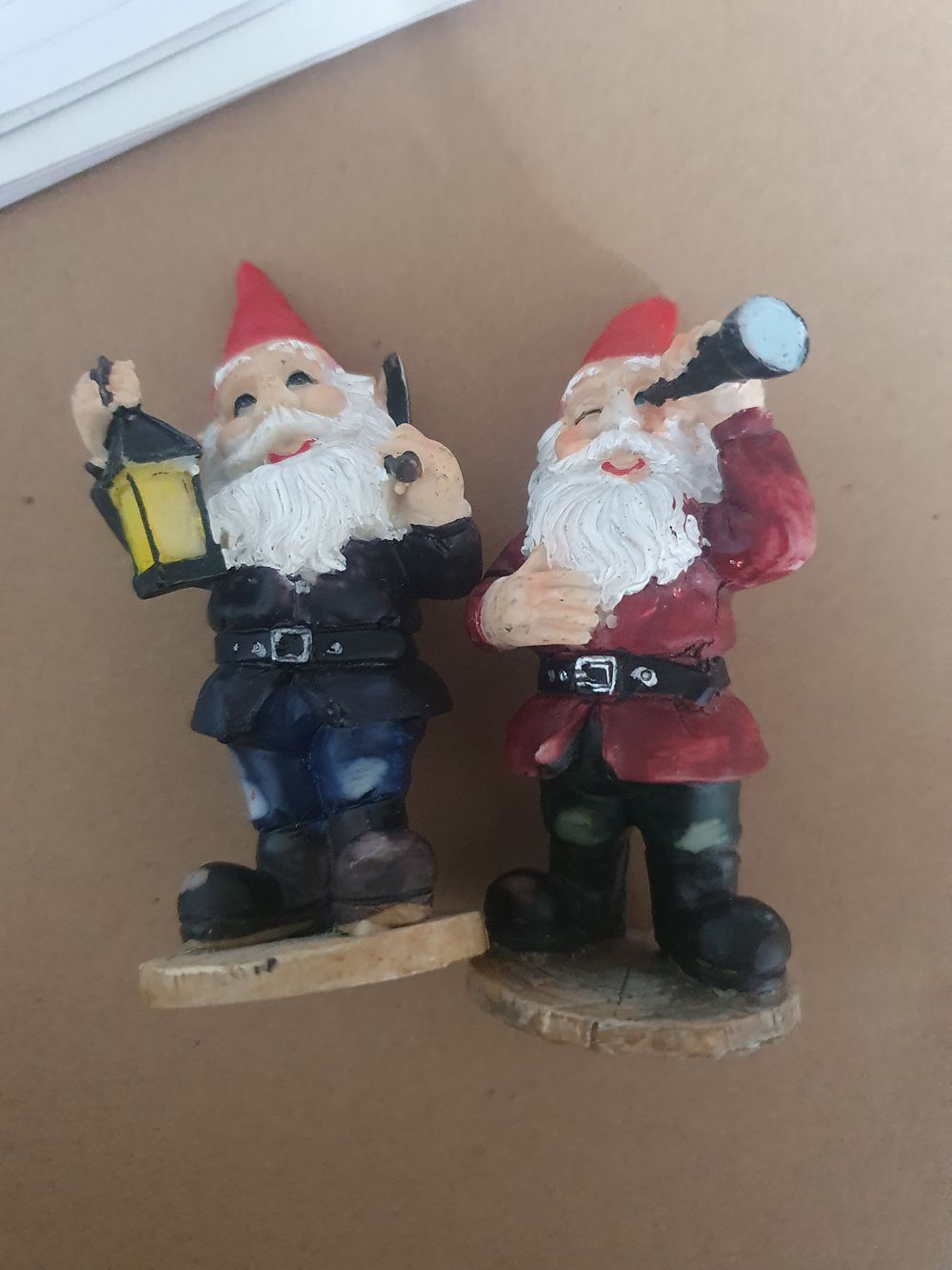 Lot 426: 2 figurines