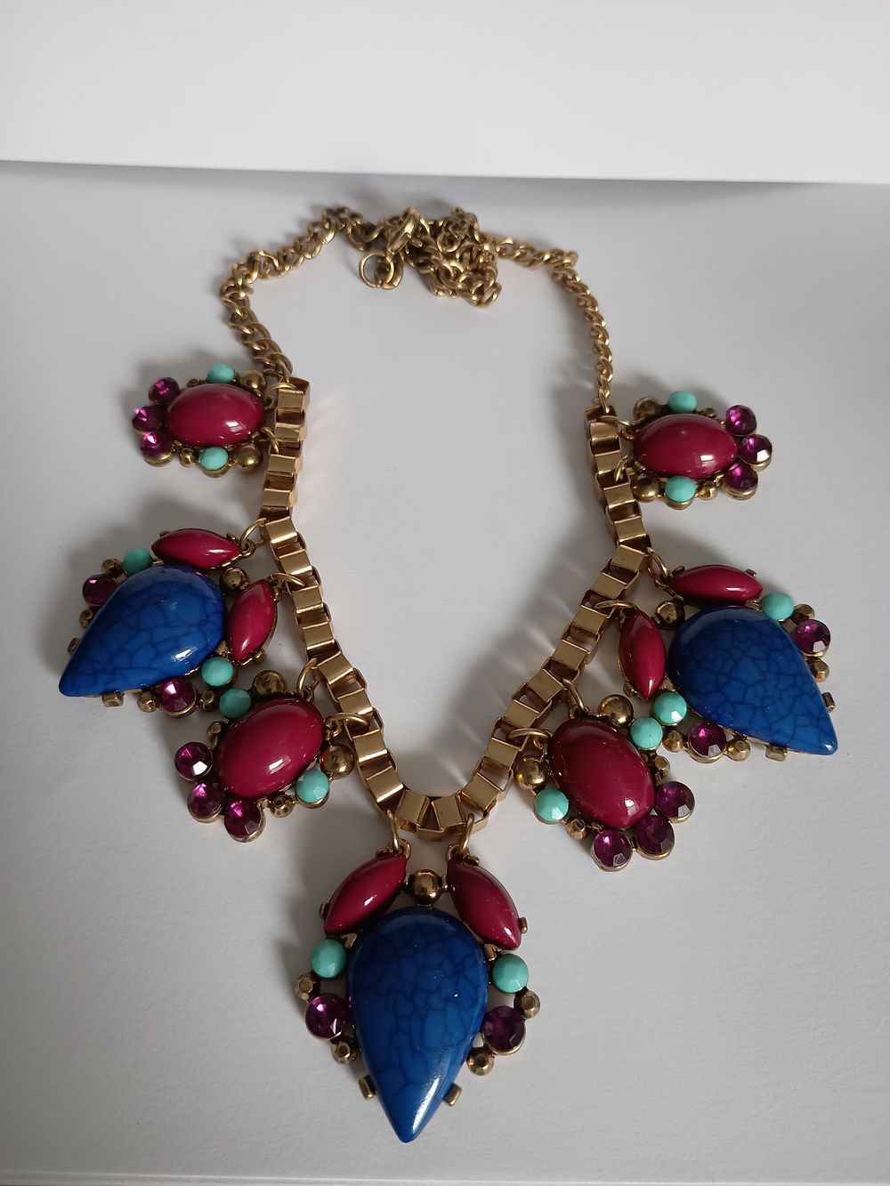Lot 147: Ladies Colourful vintage Stone & diamante necklace