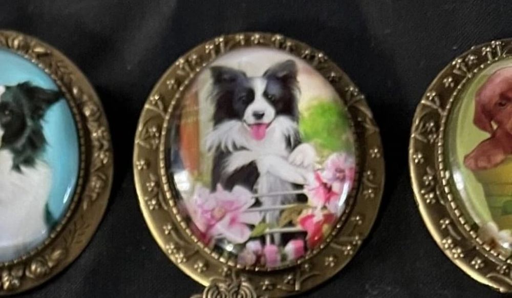 Lot 163: Collie brooch