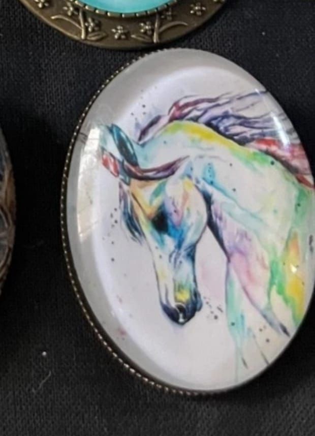 Lot 166: Cameo brooch