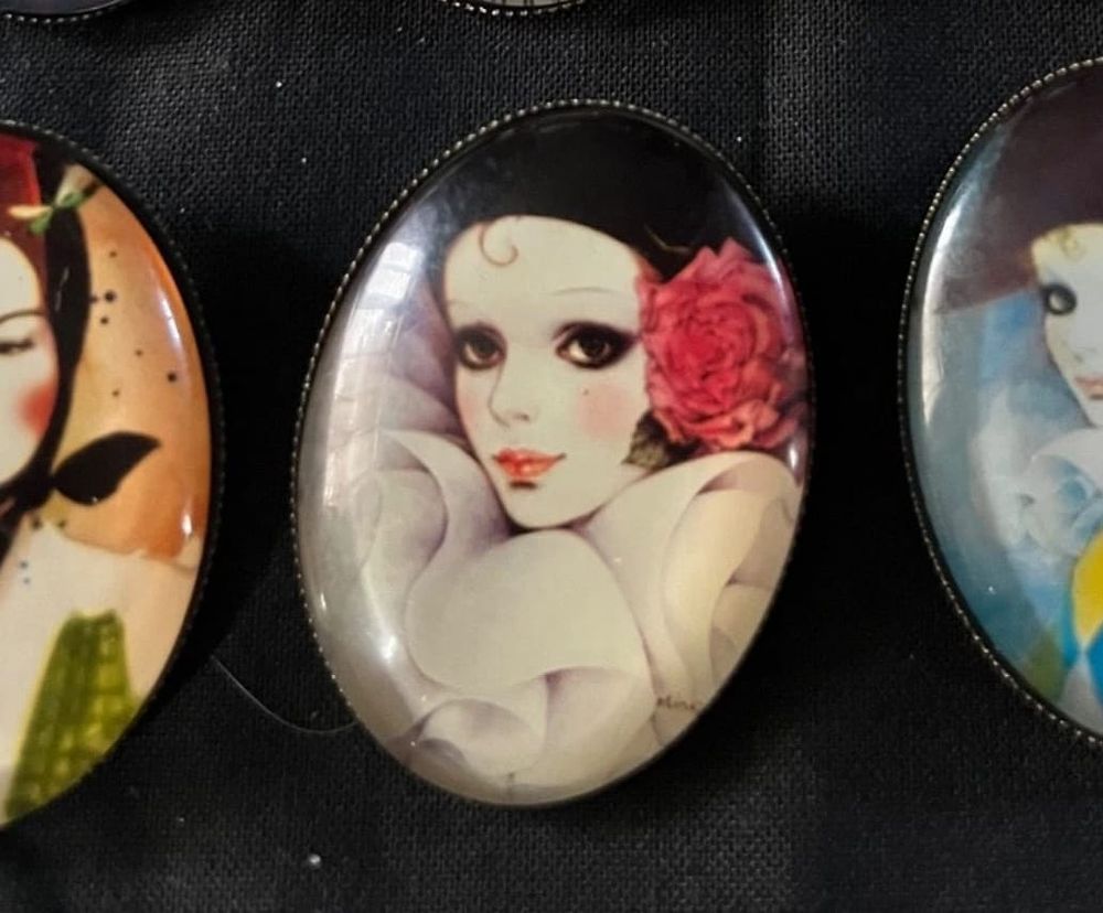Lot 170: Cameo brooch