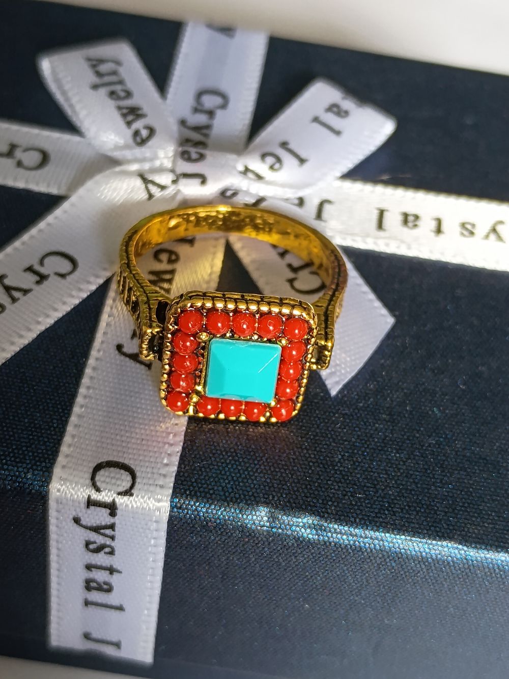 Lot 157: Ladies Decorative Ring