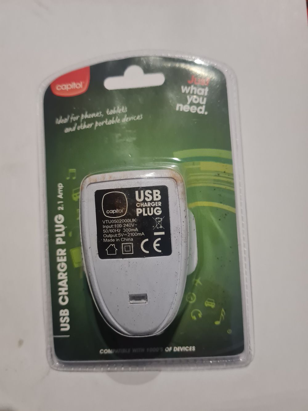 Lot 176: New usb charger