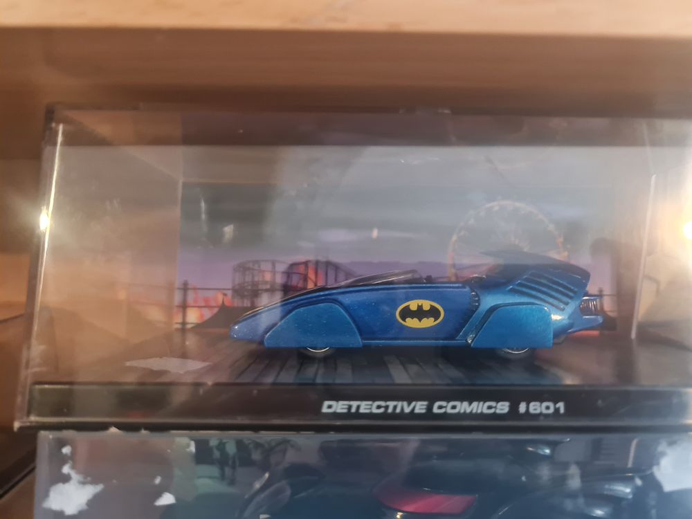 Lot 185: Cased batman model