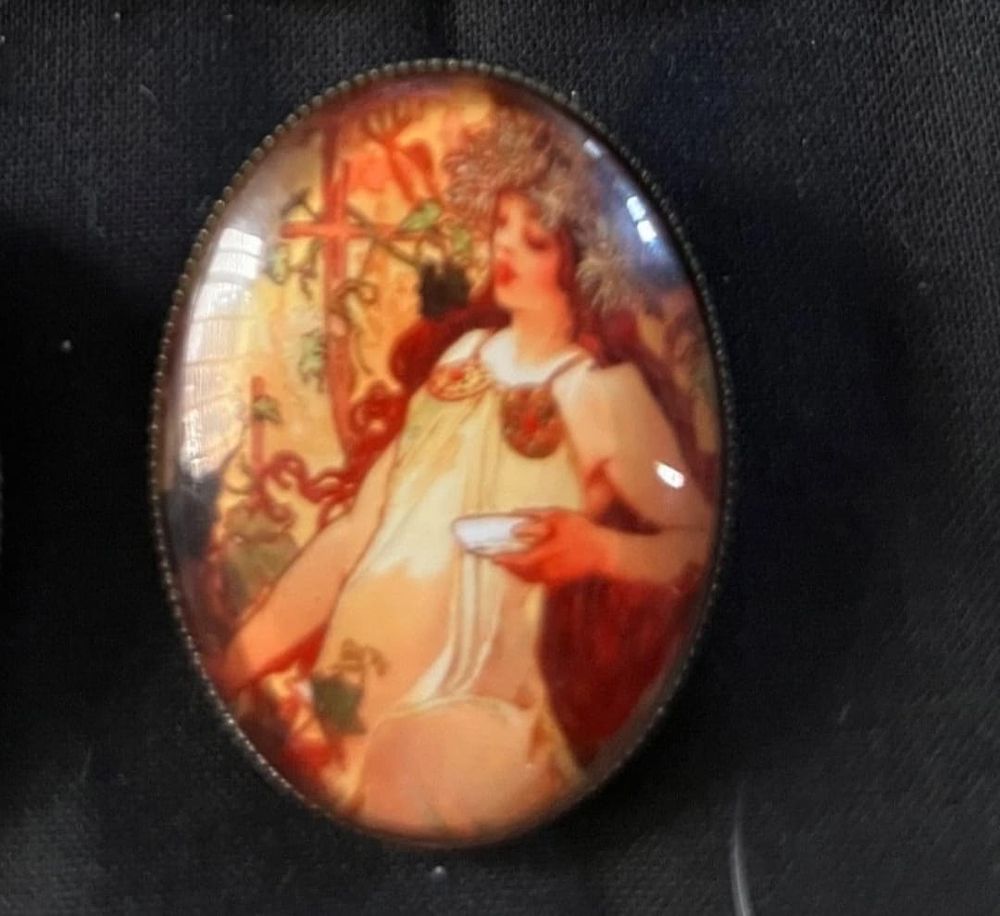 Lot 234: Cameo brooch