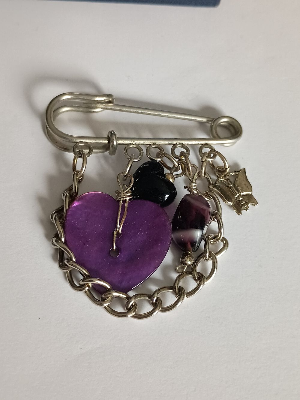Lot 241: Lovely Detailed Charm Brooch