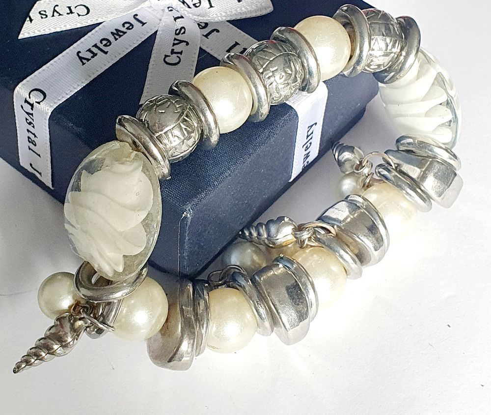 Lot 266: Ladies Charm Bracelet